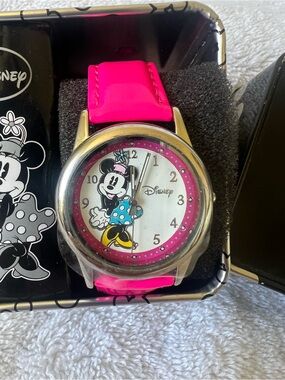 Disney Hot pink Minnie Mouse watch